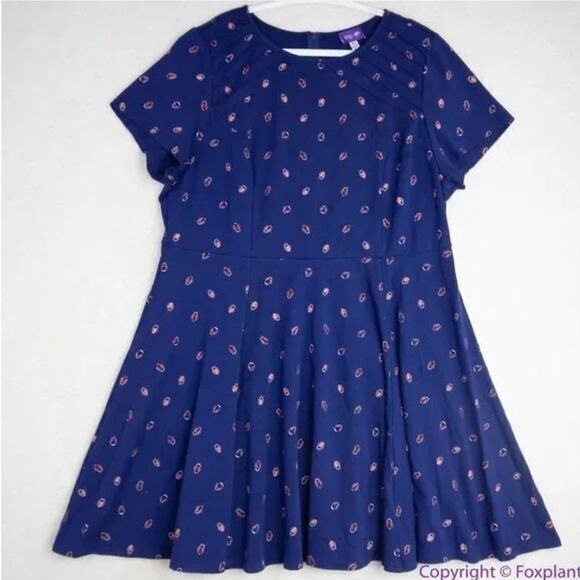 Unique Vintage Gwynnie Bee ladybug Print Dress, 2X - Picture 3 of 13